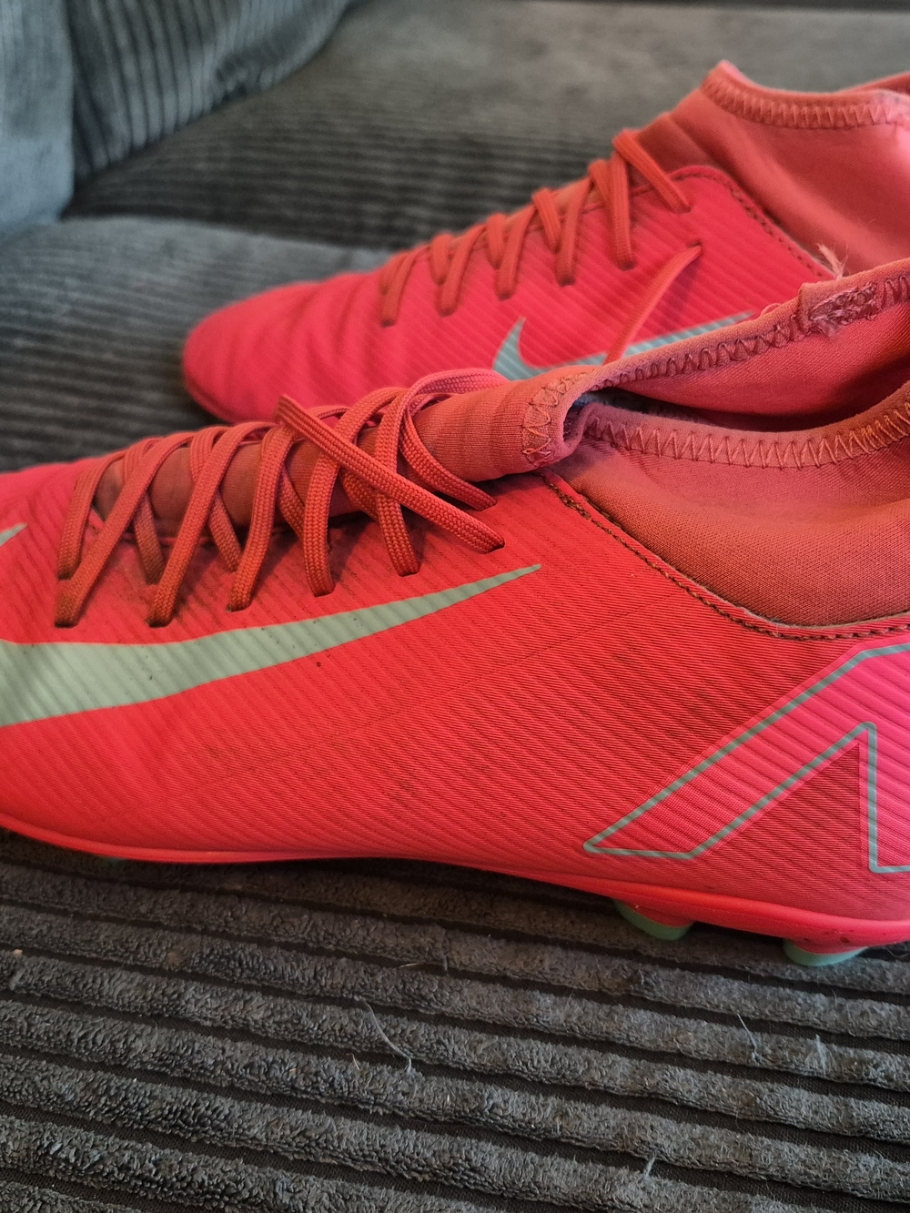 Nike Men’s Pink Soccer Cleats with Silver Swoosh